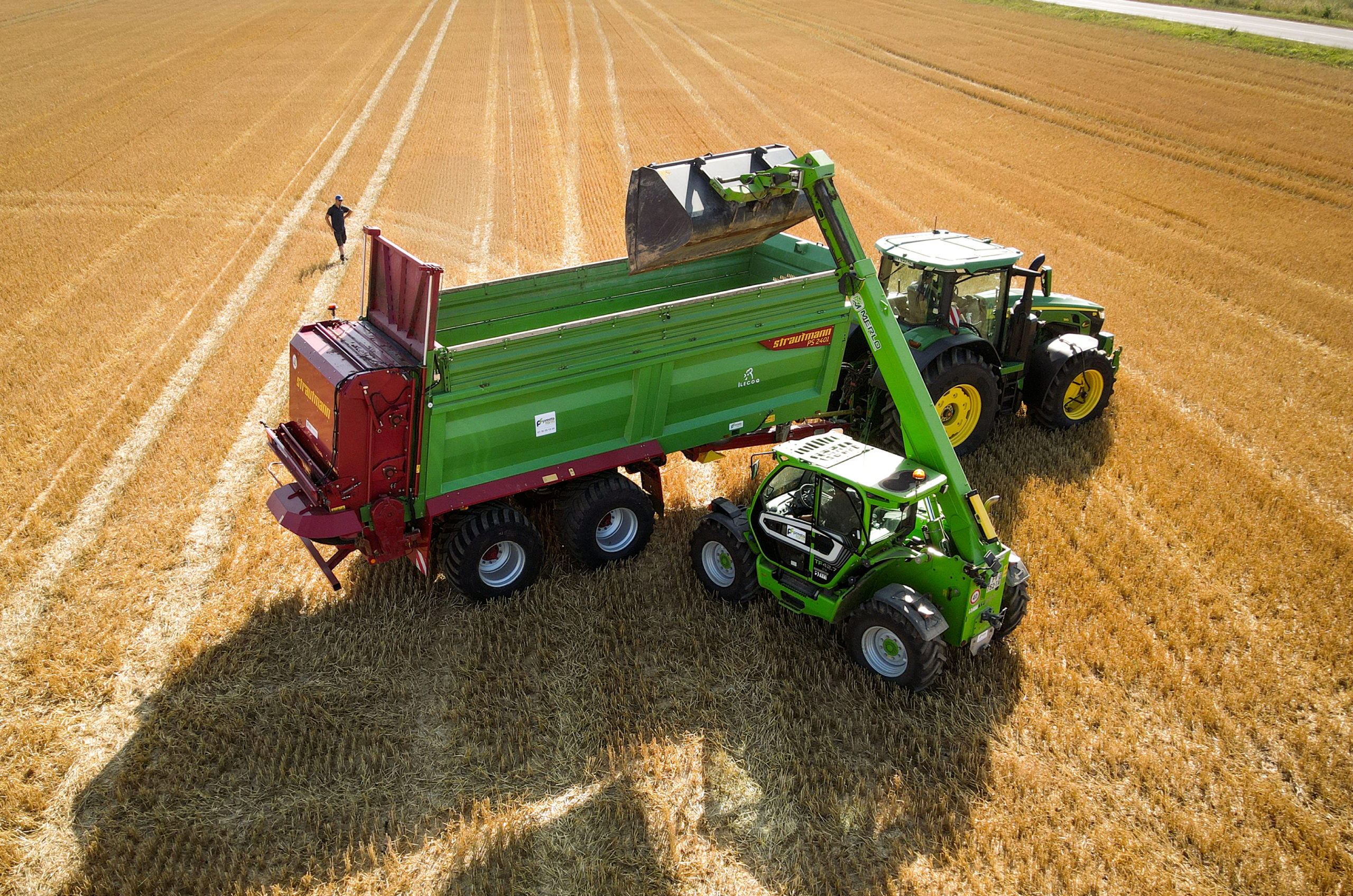 Machine Strautmann PS 2401 Ensemble tracteur Fendt avec épandeur Strautmann PS 2401