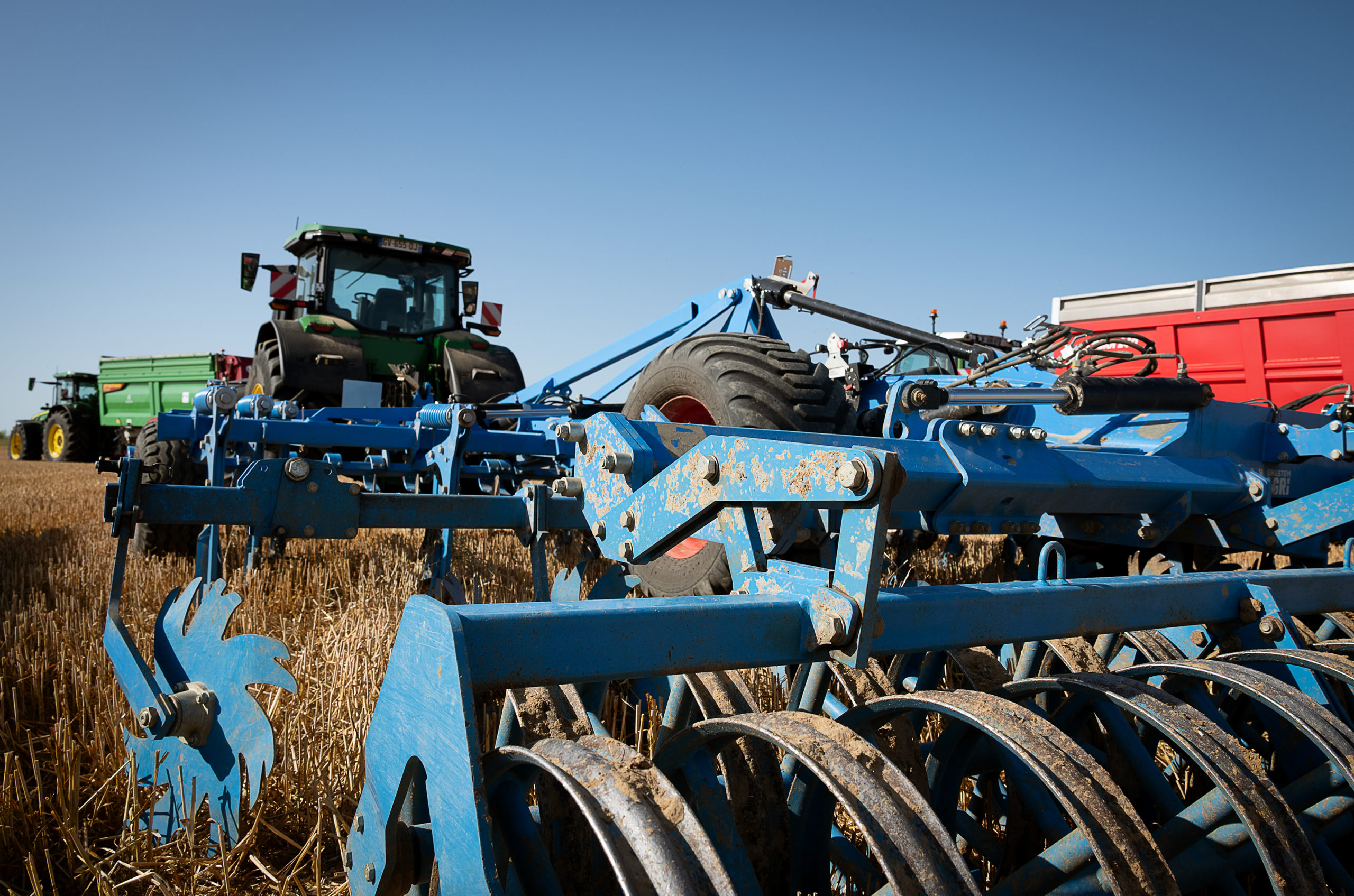 Déchaumeur Un déchaumeur, un outil agricole conçu pour le déchaumage